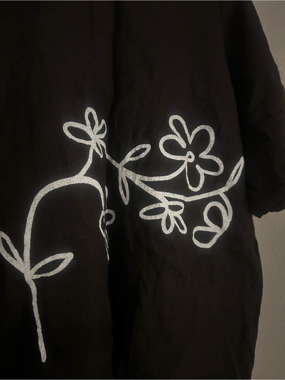 Made in Italy, 100% linen Black Floral Embroidered Relaxed Top for Women - Picture 3 of 6